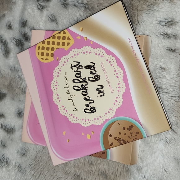 Beauty lakerie eyeshadow palette - Picture 1 of 2